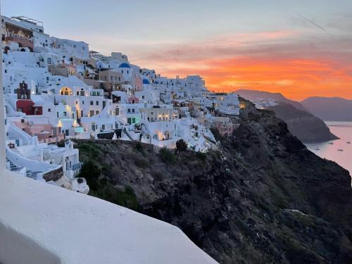 Oia Apartment | Elias Cave House 270o Caldera View Oia