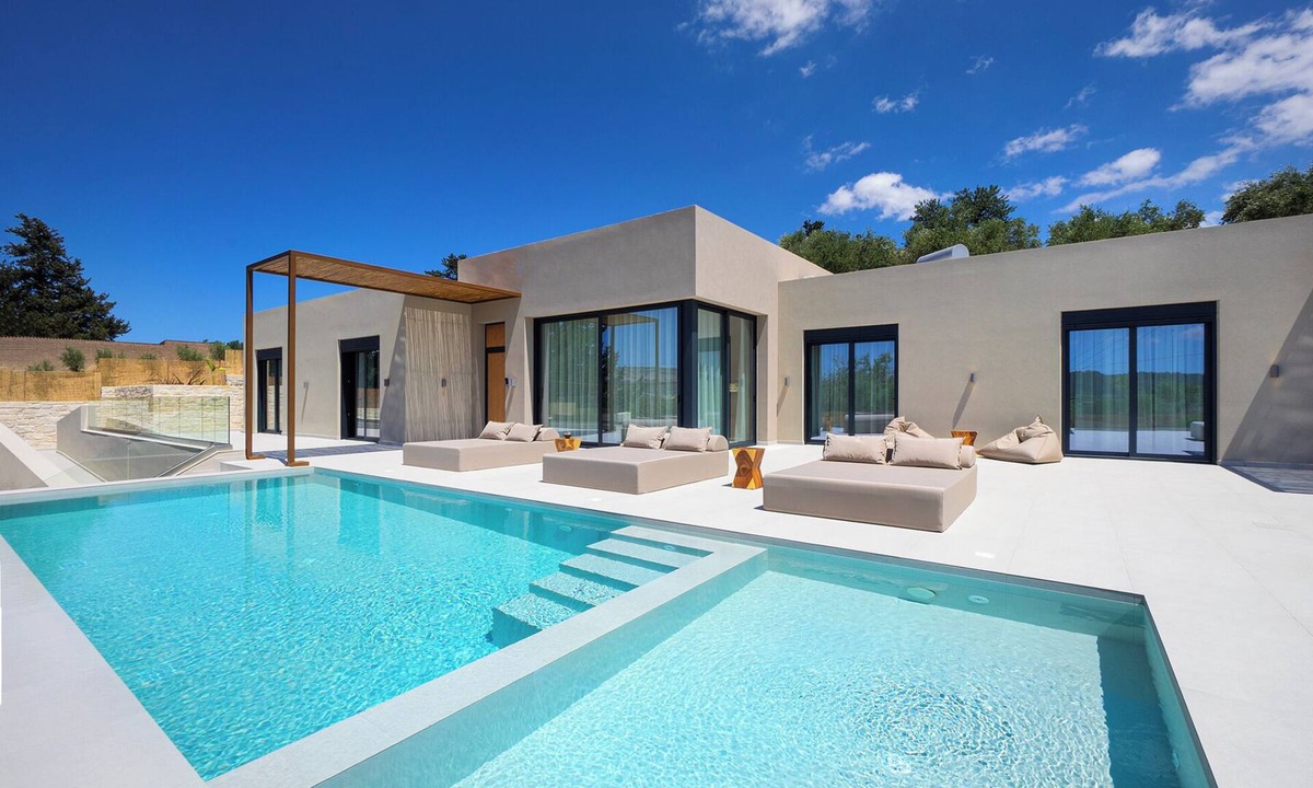 Vryses Villa | Elithos Villa, 4 BD, new and cozy, heated pool!