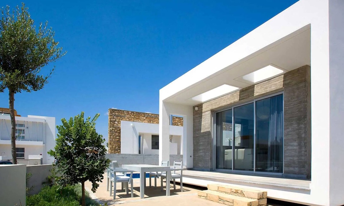 Paphos Villa | Exclusive Luxury Beach Villas - Tourist Beach Location - Prime Tourist Area