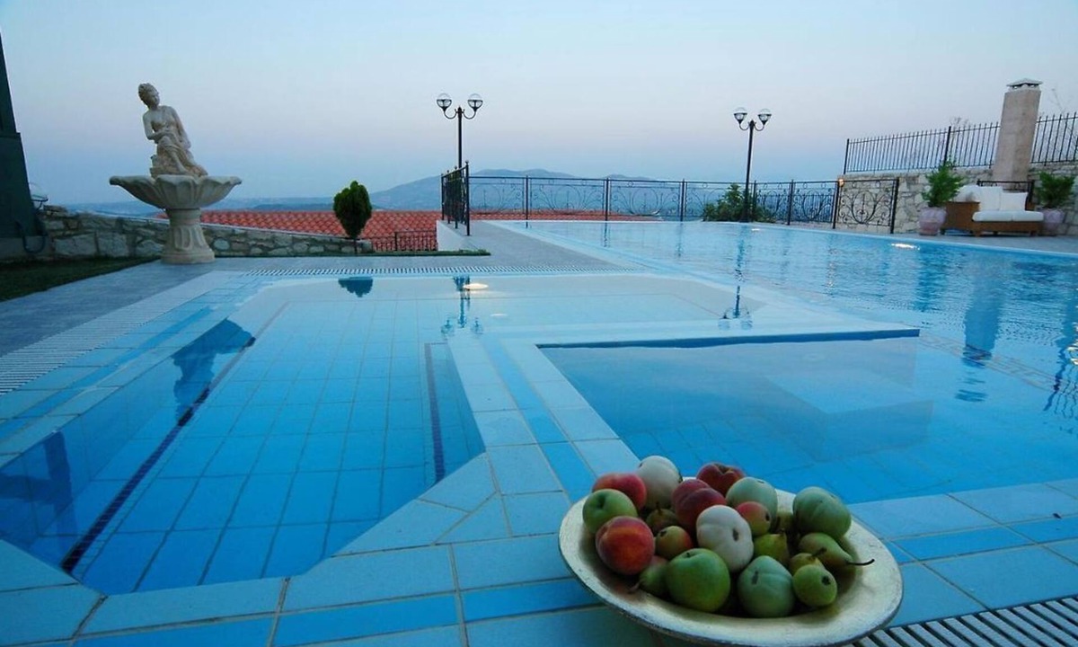 Agios Myronas Apartment | EXPLOR Mansion - Inclusive Experience