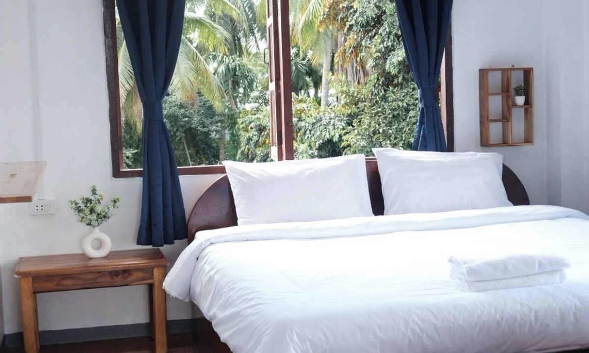 Bokeo Province Hotel | Fabulous 9-bedroom hotel with AC in charming Houayxay
