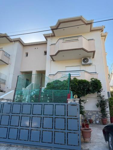 Aigio House | Family home