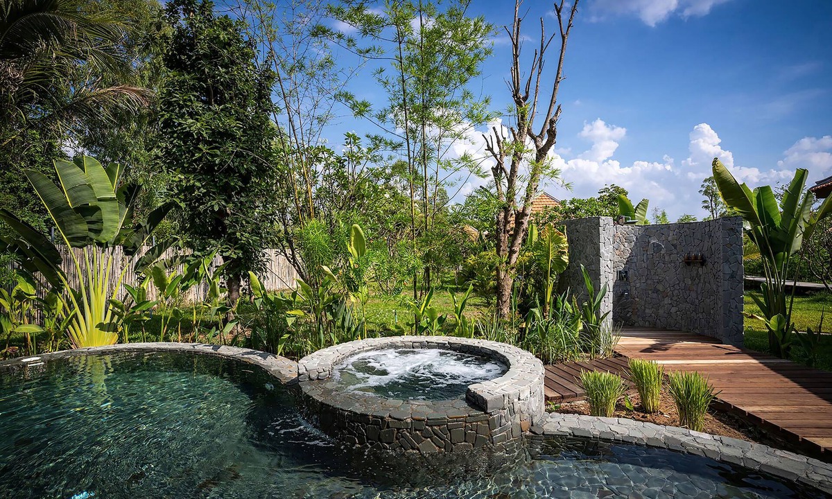 Sameakki Mean Chey Hotel | Farmhouse Resort & Spa