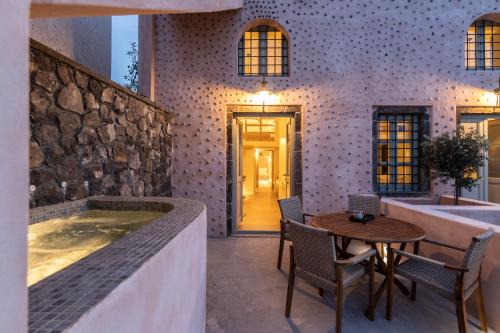 Vothon Apartment | Frescoes Luxury Suites