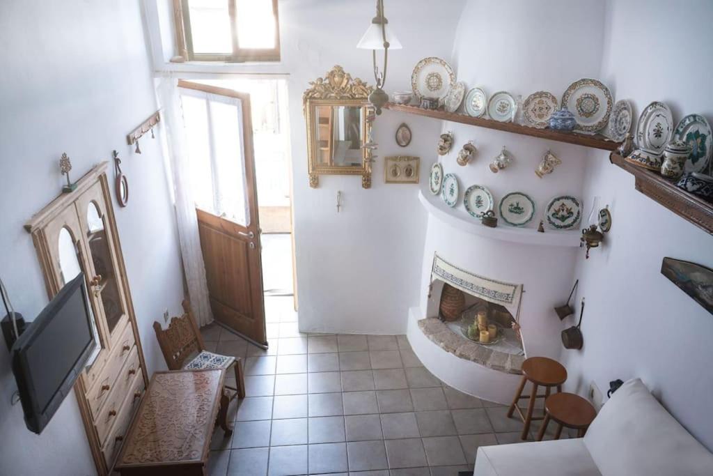Skiros Apartment | Ftouli's traditional house!