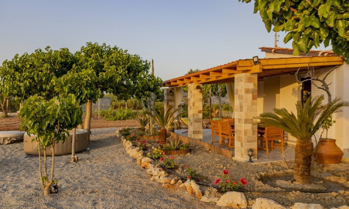 Haraki Apartment | G & M Beach House in Massari