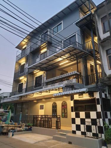 Ramkhamhaeng Apartment | Gail's Hostels