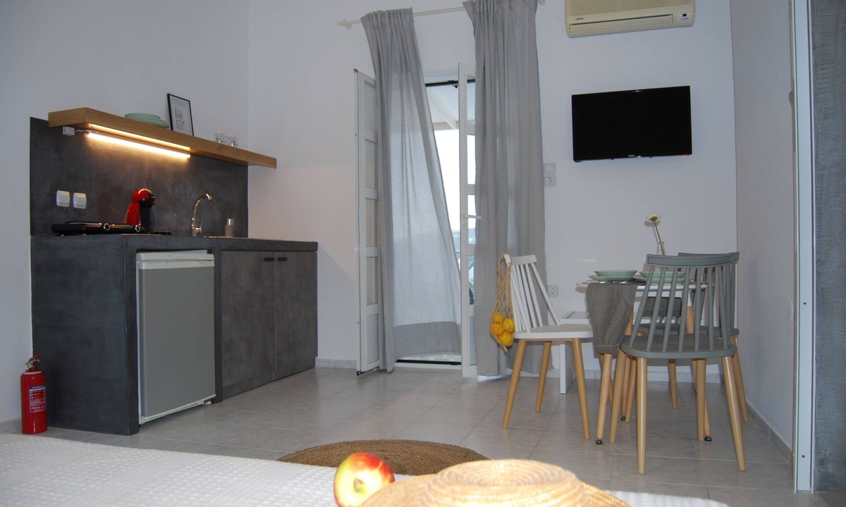 Finikas Apartment | Galini Rooms & Apartments Syros