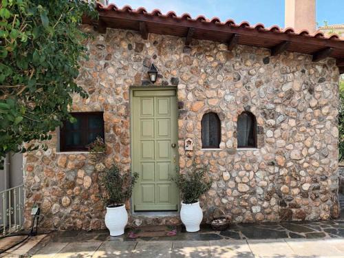 Spata-Artemida Apartment | Garden's House