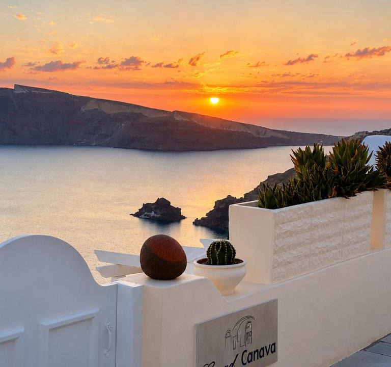 Oia Villa | Grand Canava