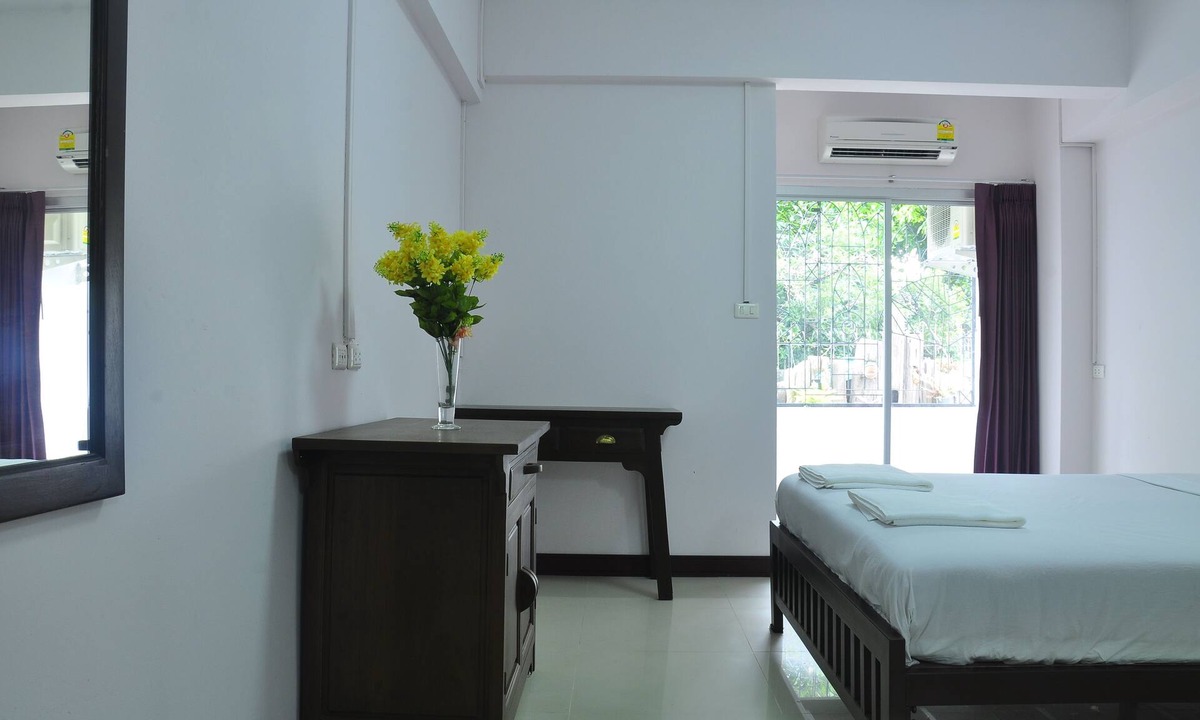 Ramkhamhaeng Hotel | GreenHouse
