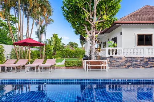 Chalong Villa | Happy Family Villa 2 -Phuket Private Pool Villa 5 bedrooms with large kitchen and garden