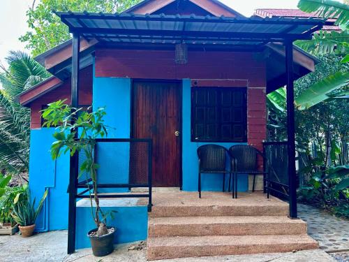 Ko Lanta Ski Chalet | Hayar House's Cabin house at kantiang bay