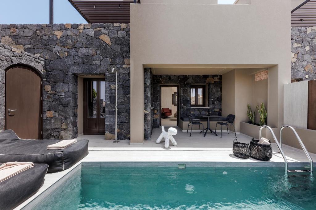 Vothon Hotel | Hidden Hills