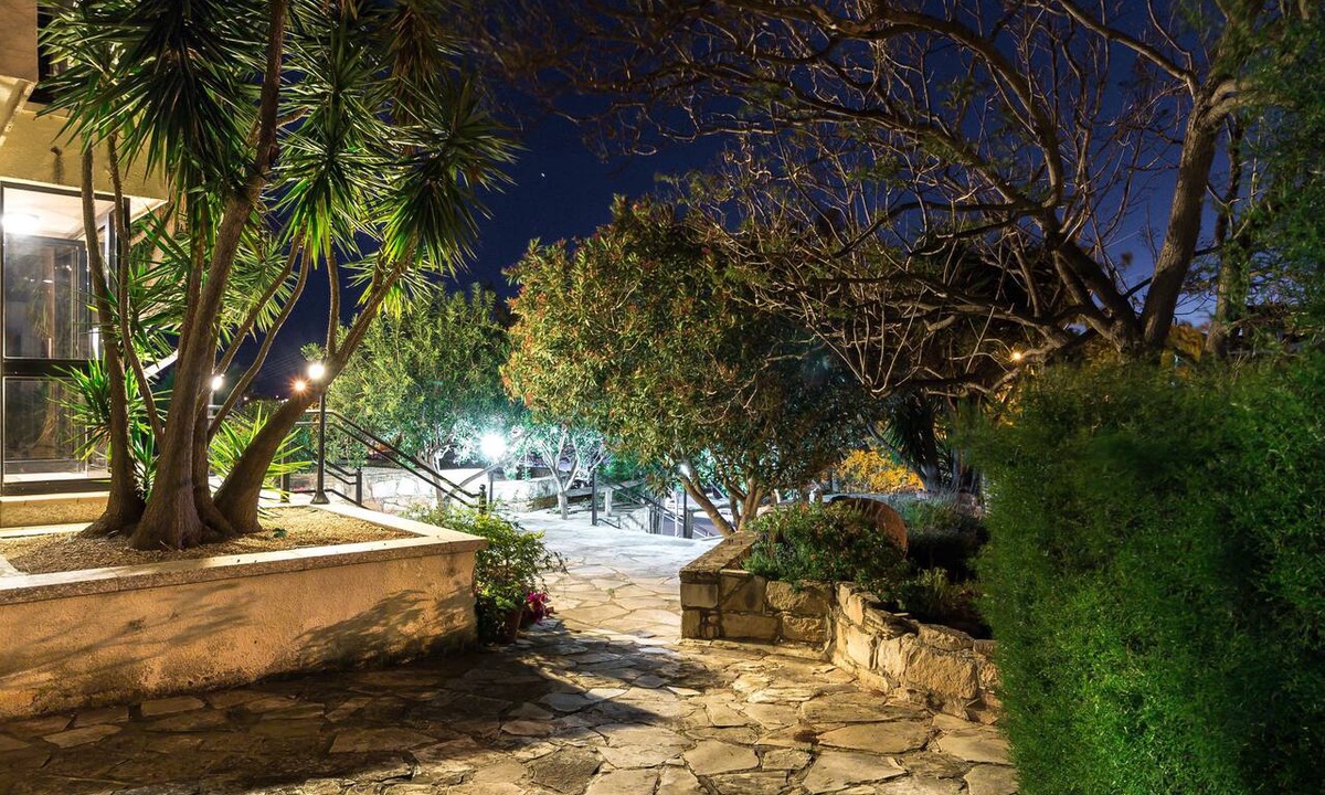 Pissouri Apartment | Hill View Restaurant & Apartments