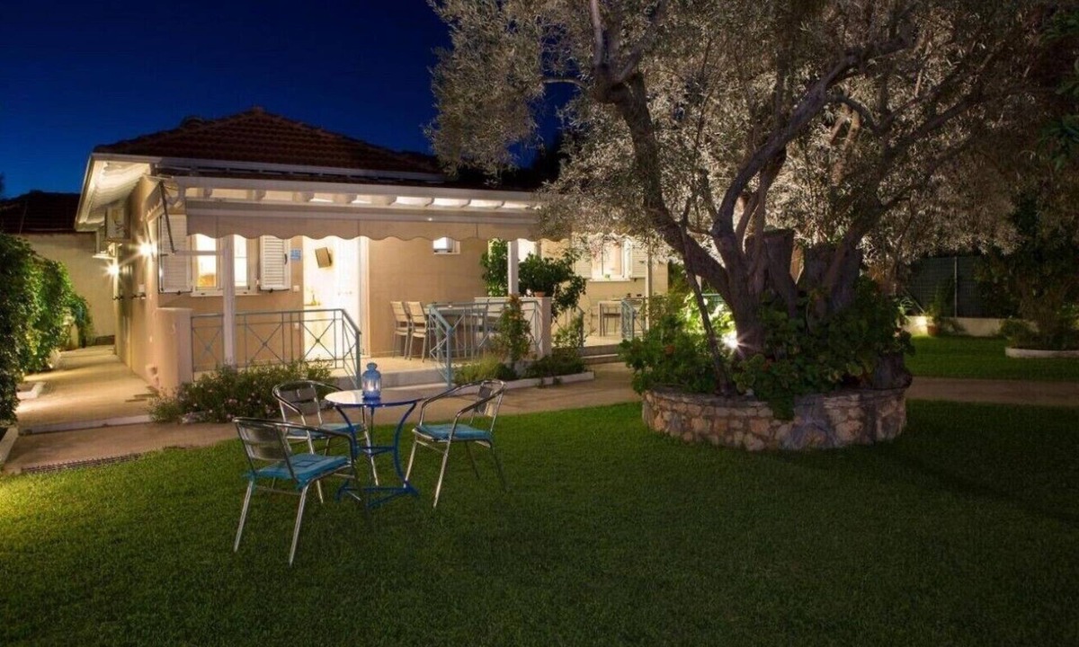 Agios Ioannis House | Holiday Home 'Aelia House - Helios' with Mountain View, Wi-Fi and Air Conditioning