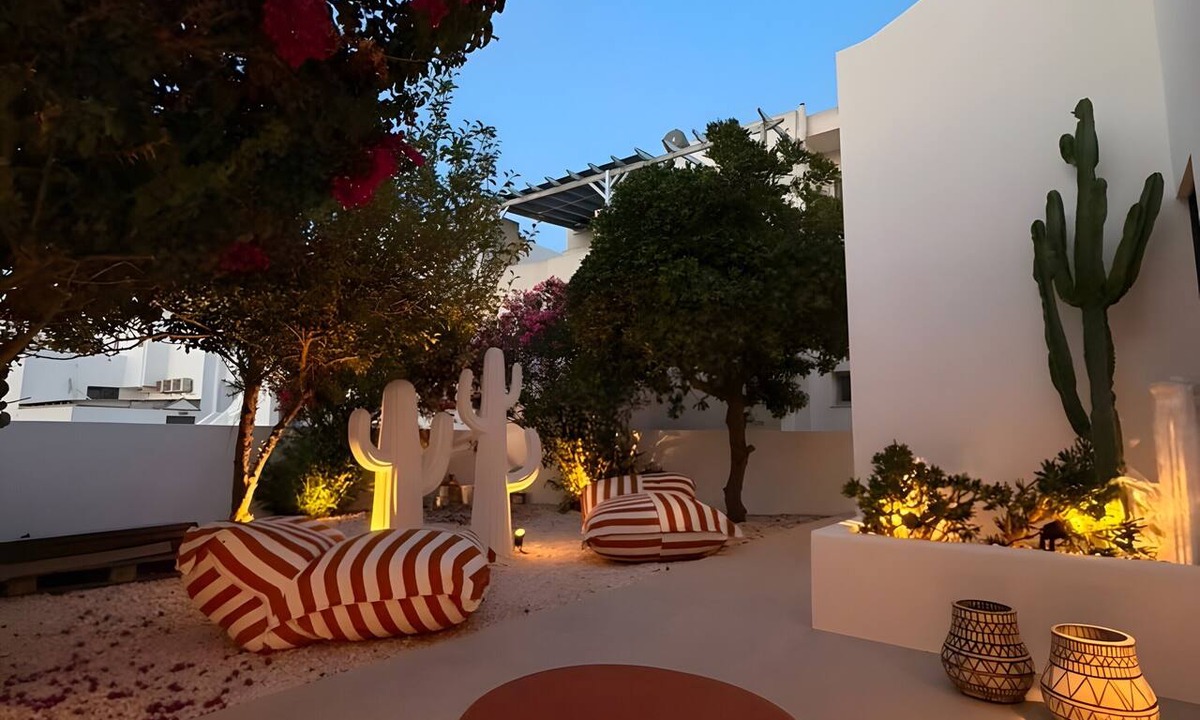 Antiparos House | Holiday Home 'Antiparos Moonstone Jacuzzi' with Wi-Fi and Air Conditioning