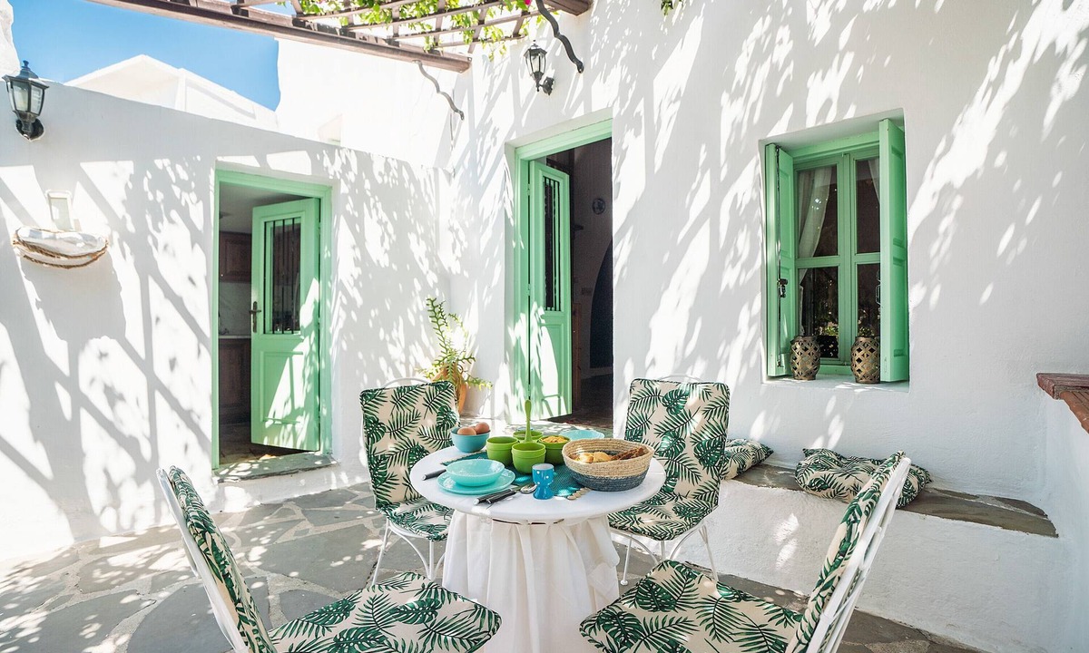 Psinthos House | Holiday Home 'Fedra's Traditional House' with Terrace, Garden & Wi-Fi