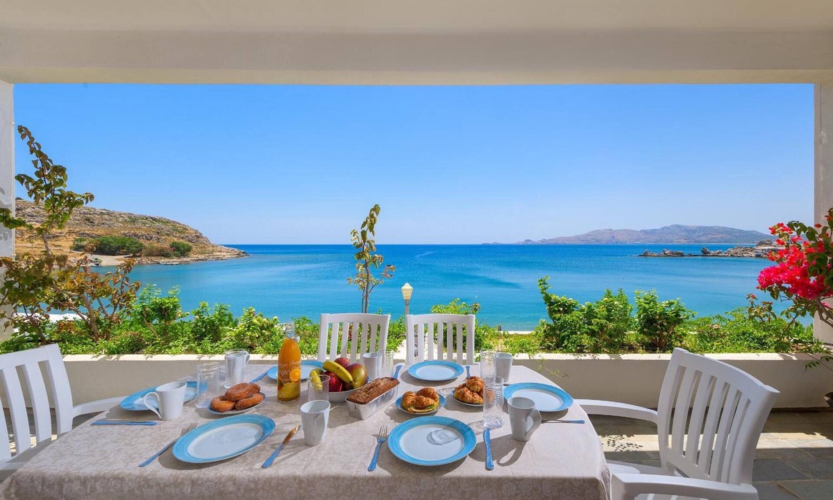 Haraki House | Holiday Home 'Haraki Sea View Luxury House' with Sea View, Wi-Fi and Air Conditioning