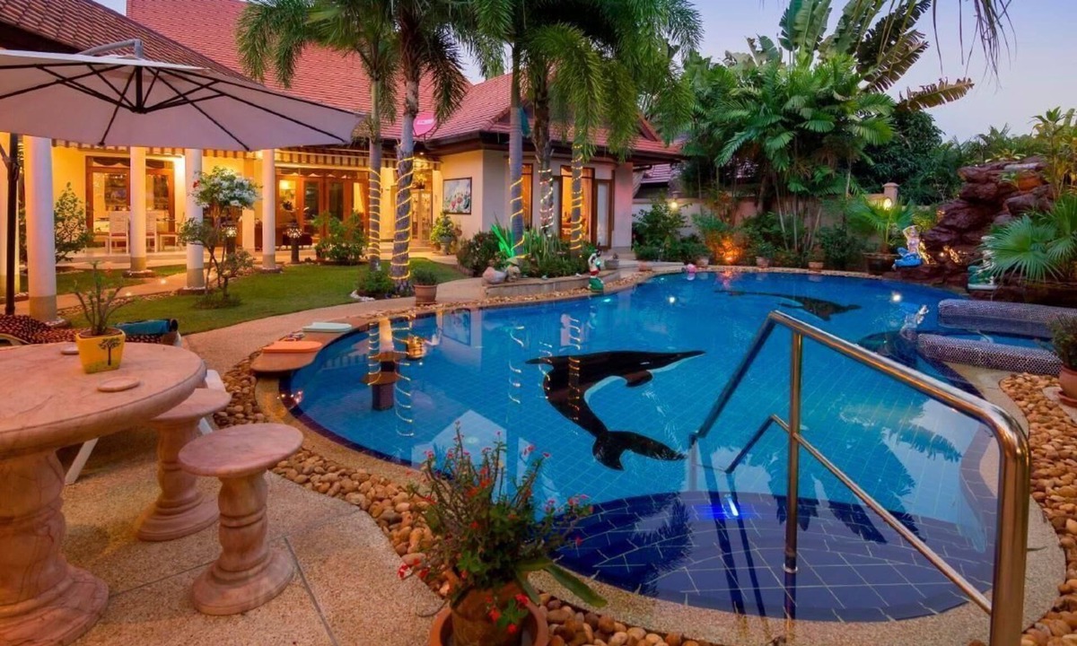 Nong Pla Lai House | Holiday house Pattaya for 1 - 12 persons with 4 bedrooms - Holiday home
