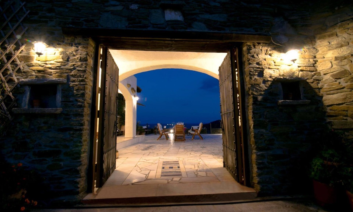 Salamis House | Holiday house Salamina for 1 - 19 persons with 6 bedrooms - Holiday home
