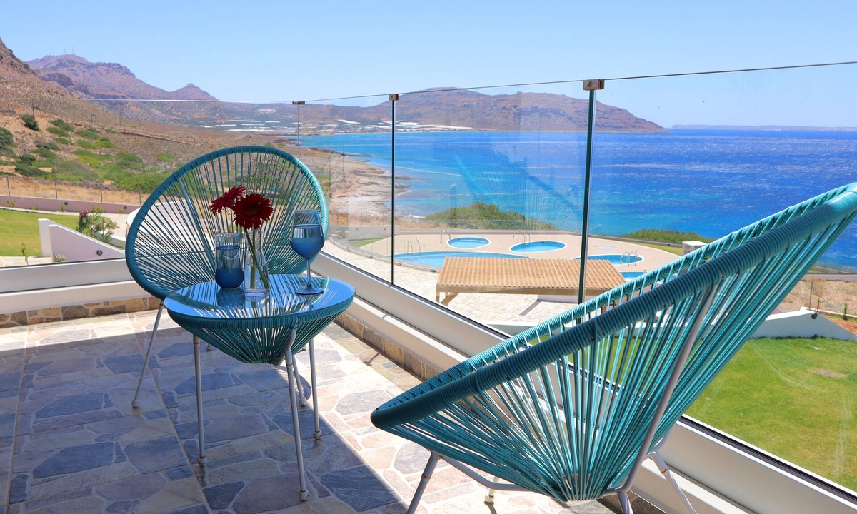 Pefki Villa | Idyllic Luxury Villa: Swimming Pool with Sunfilled View on Mountain and Sea