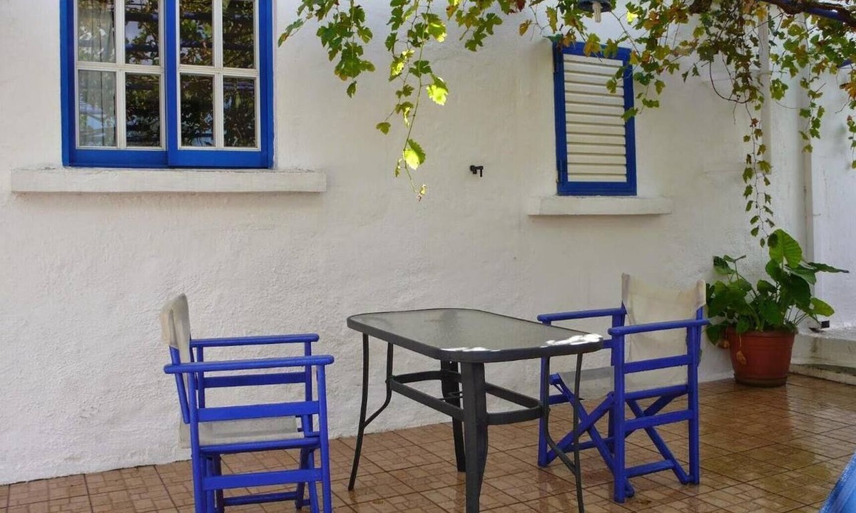 Apokoronas House | Iliana's Bungalow Country House with Mountain View, Wi-Fi, and Air Conditioning