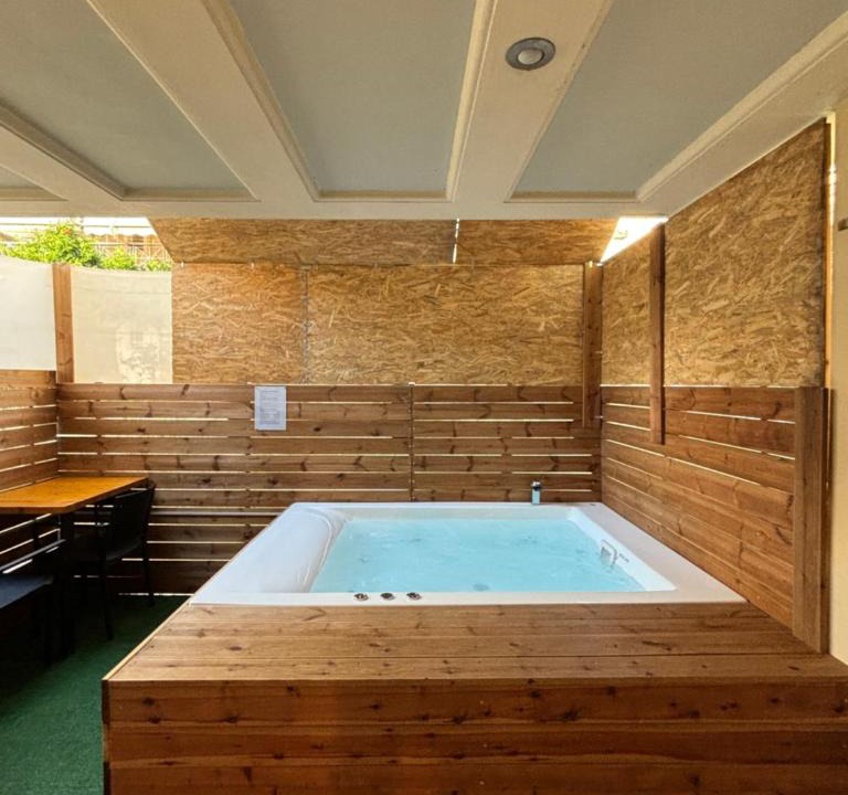Pallini Apartment | Jacuzzi studio close to athens airport!