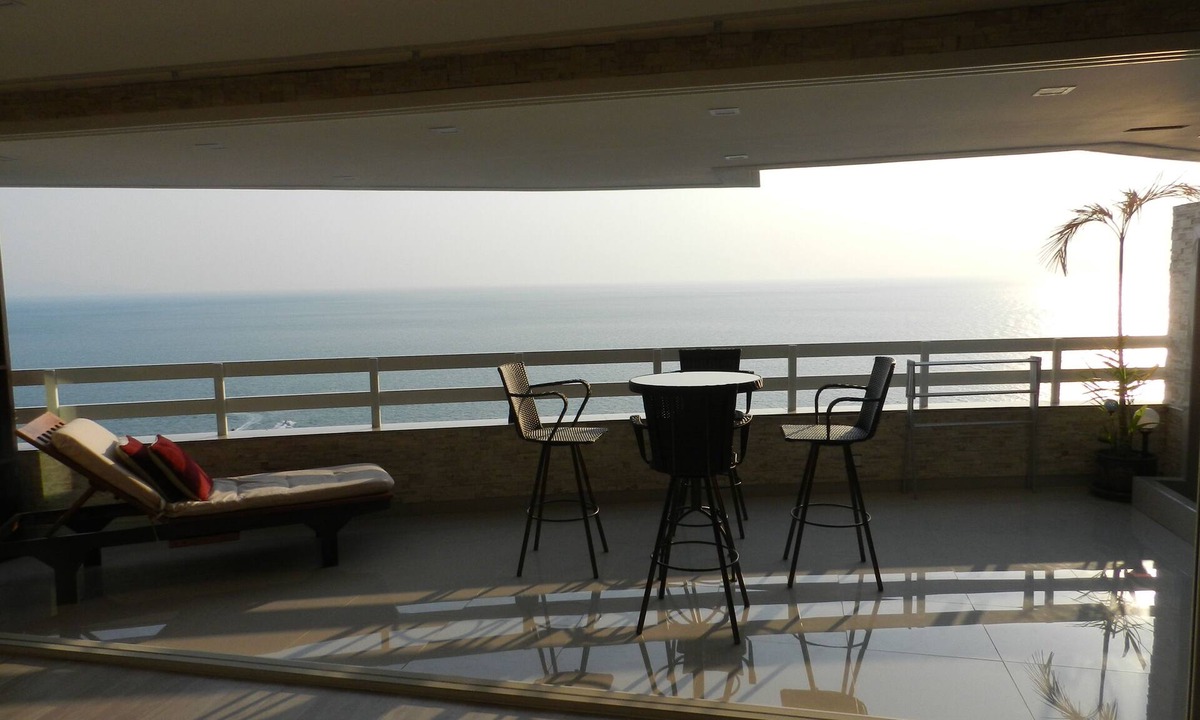 Jomtien Apartment | Jomtien PLAZA Condotel. Front the sea