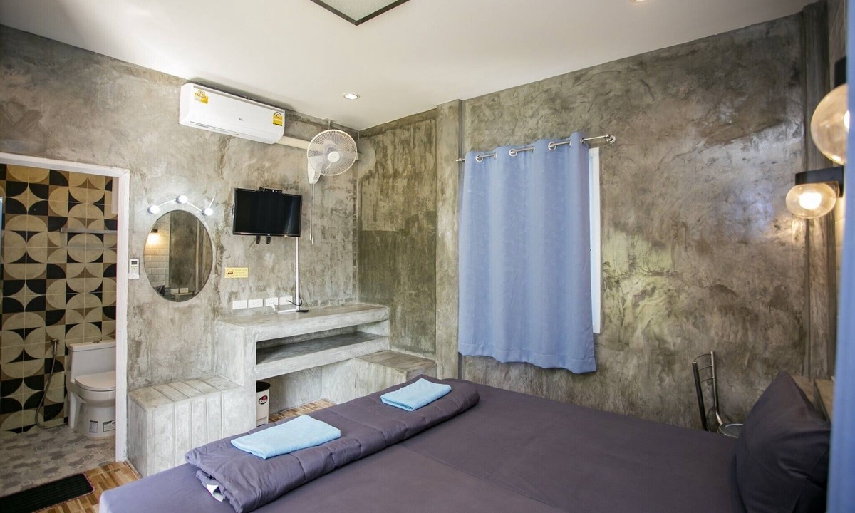 Wiset Chai Chan Hotel | Jumbo Villa Homestay and Resort