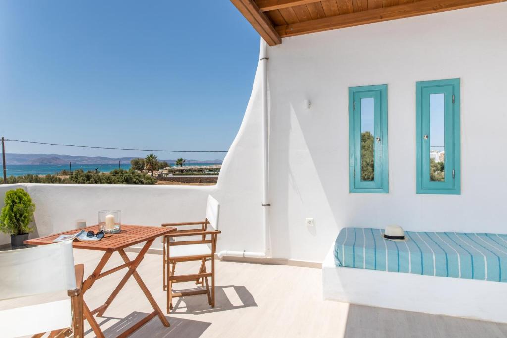 Plaka Apartment | Kalais Beachfront Suites - Stunning Sea & Sunset Views, Free Beach Chairs, Bus Stop Outside, 12 Min from Naxos Town, 200 Mbps WiFi