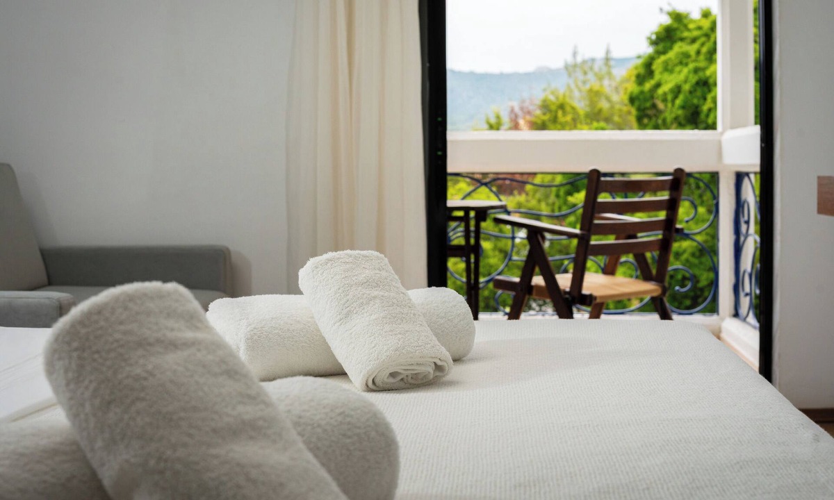 Potos Hotel | Kamari Beach Hotel