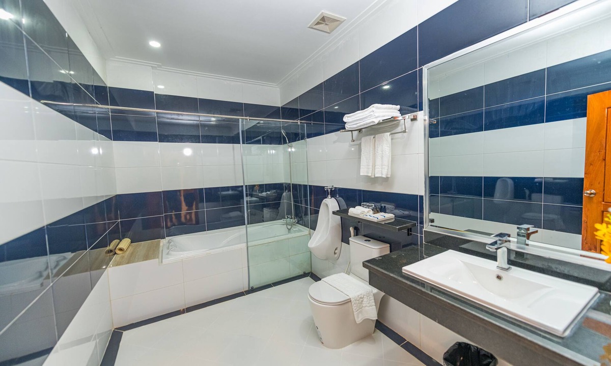 Stueng Saen Hotel | Kampong Thom Royal Hotel & Restaurant