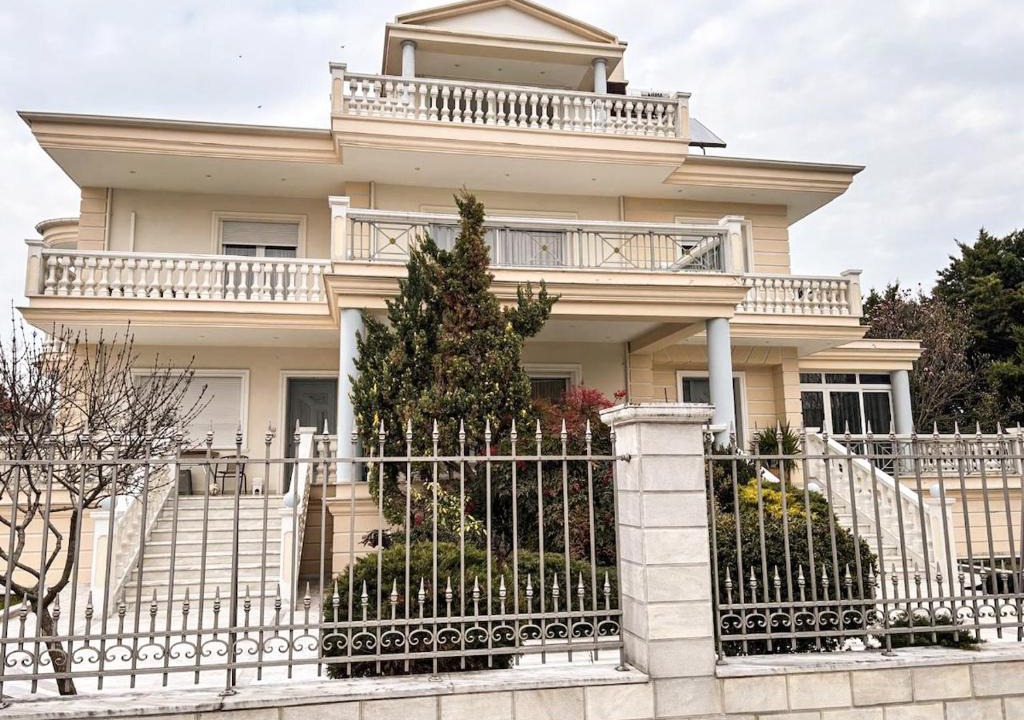 Katerini Villa | Katerini Grand Luxury Villa with Garden and Jacuzzi