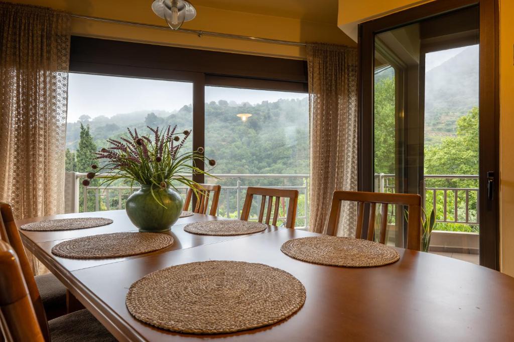 Ano Kera House | Kera valley house