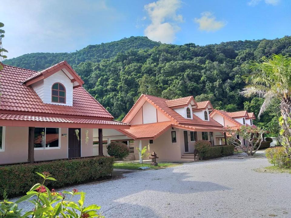 Thong Nian House | Khaolom Resort @ Khanom