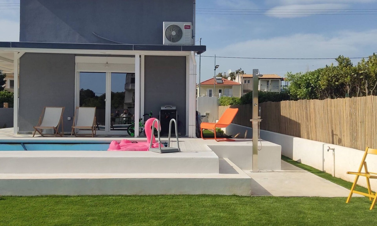 Schinias House | Kinderfreundliche Pool Villa 5p Seaside Beach Forest by Interhome