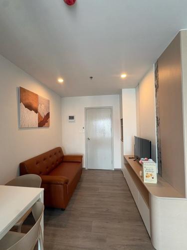 Talat Phlu Apartment | King bed and Pool