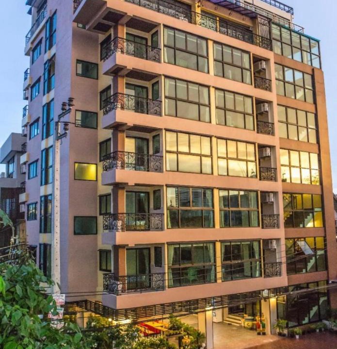 Chom Phon Apartment | L18 residence