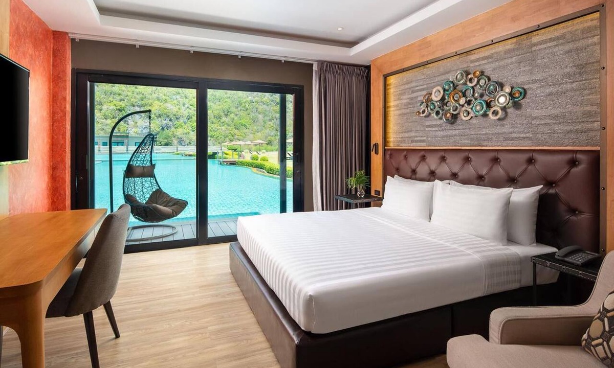 Sam Roi Yot Hotel | La Isla Pranburi Beach Resort
