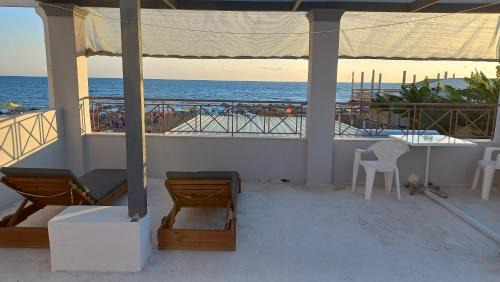 Marathias Apartment | La Playa