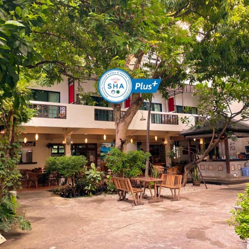 Chana Songkhram Hotel | Lamphuhouse Bangkok