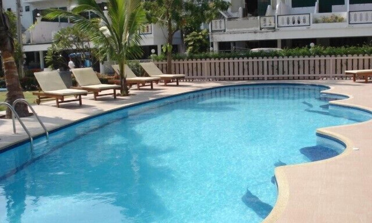 Khao Takiab House | Large Family Friendly Beach Front House