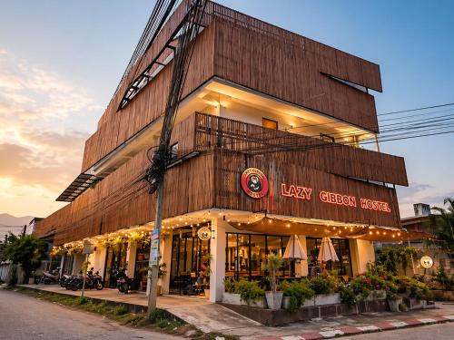 Wua Lai Hostel | Lazy Gibbon 2 Chiang Mai - Haiya