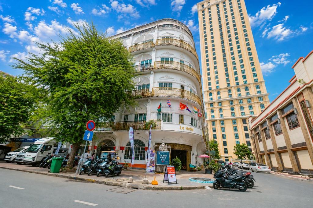 Daun Penh Hotel | Le Grand Palais Hotel
