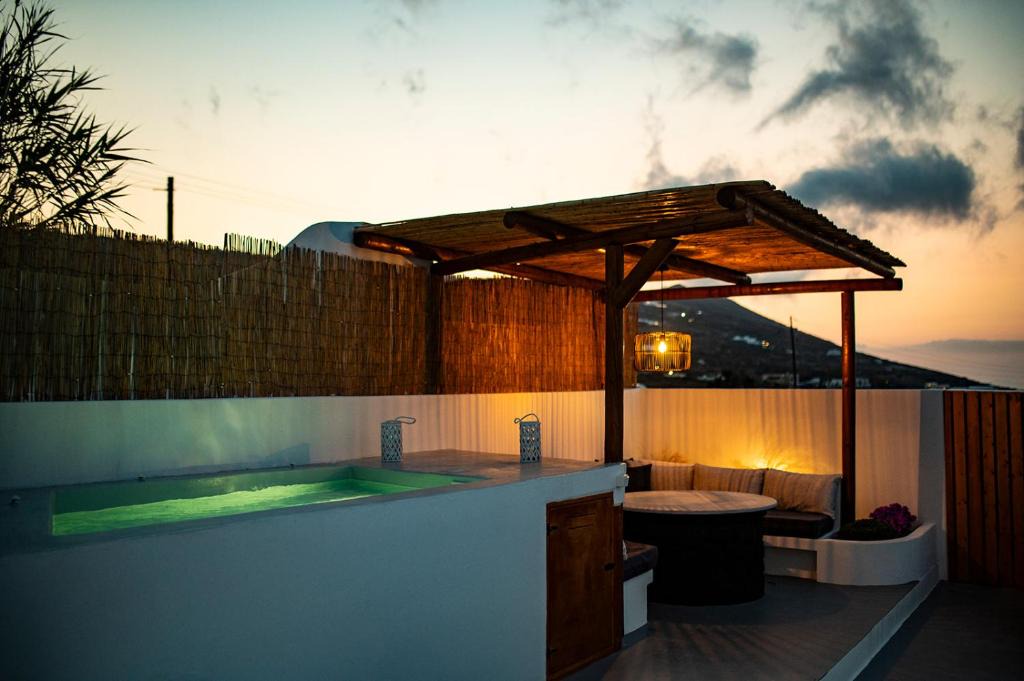 Kamari Villa | Leticia villa Santorini with heated jacuzzi