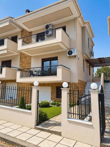Polygyros Villa | Lirtzis Deluxe Villa