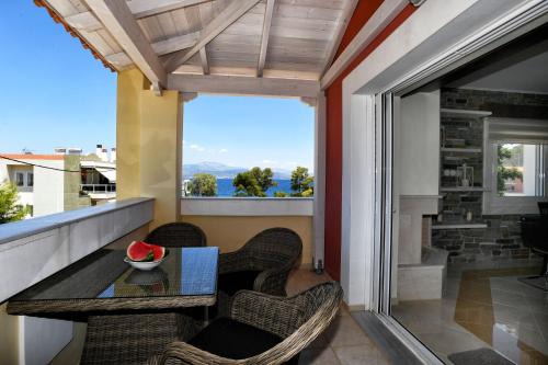 Kato Almiri Apartment | LIVAS Almyri seafront flat