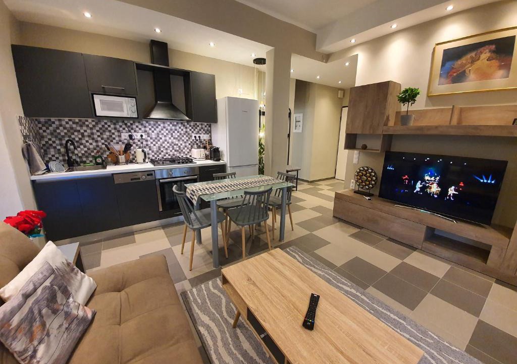 Athens Apartment | LUKAS-2 B/R LUXURIOUS FLAT WITH VERANDA
