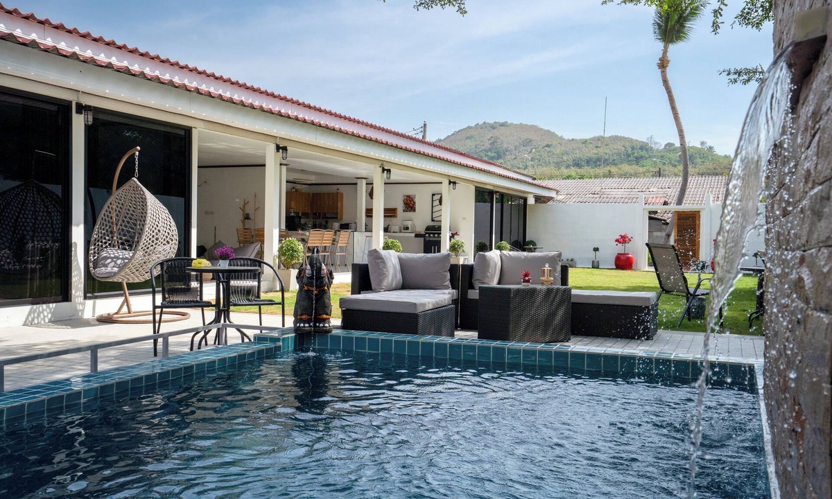 Ko Lanta Villa | Luxure Villa Room 5 Exterior– Pool & Shared Kitchen